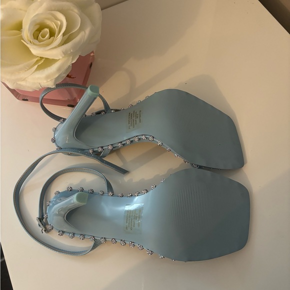 Heels - Picture 3 of 4